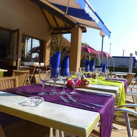 Kyriad Direct Poissy - Hotel 2*