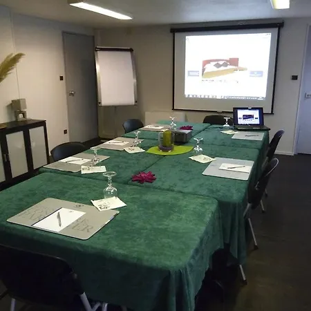 Kyriad Direct Poissy - Achères