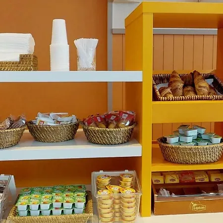 Kyriad Direct Poissy - 2* Achères