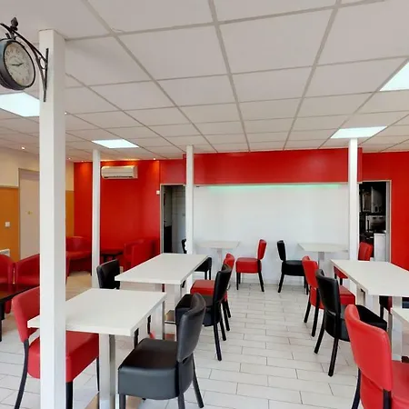 Kyriad Direct Poissy - 2*