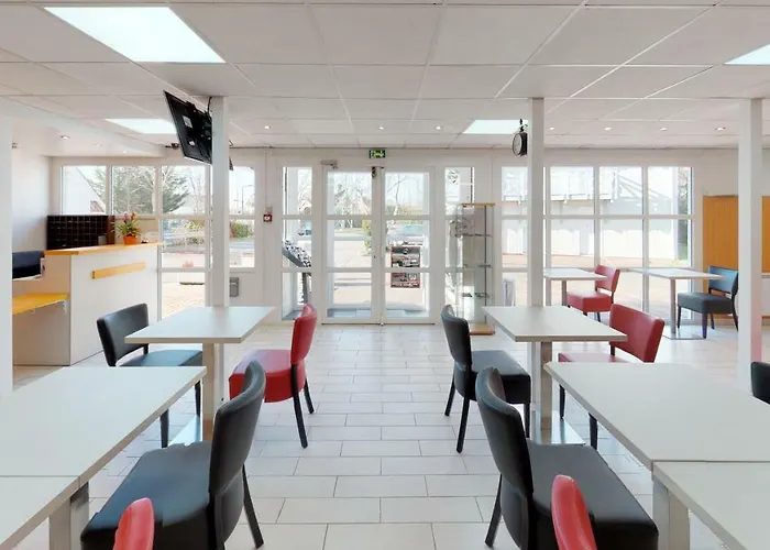 Kyriad Direct Poissy - Hotel 2*